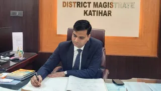 कटिहार जिलाधिकारी आशुतोष द्विवेदी। फाइल फोटो