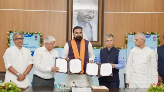 नई टाउनशिप विकसित करने को लेकर हुडको के साथ एमओयू में मुख्यमंत्री सम्राट चौधरी। साथ हैं उप मुख्यमंत्री बिजेंद्र यादव, नगर विकास एवं आवास विभाग के मंत्री नीतीश मिश्रा, विभाग के प्रधान सचिव विनय कुमार एवं हुडको के प्रतिनिधि। फोटो: आइपीआरडी