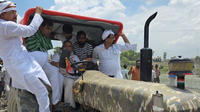 वाटर पार्क की जमीन पर ट्रैक्टर चलाना पड़ा भारी, पूर्वी चंपारण में बक्सर सांसद सुधाकर सिंह समेत 57 पर केस
