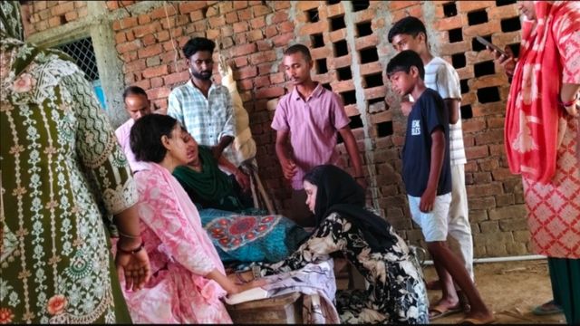देवरिया में मोटर पंप में उतरे करंट से महिला की मौत, बचाने पहुंचे पति और बहन भी झुलसे
