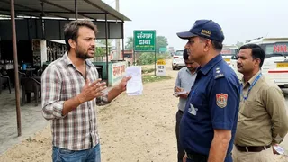वाराणसी में एनएचएआइ अधिकारियों पर वसूली का आरोप, ढाबा संचालक ने की शिकायत।