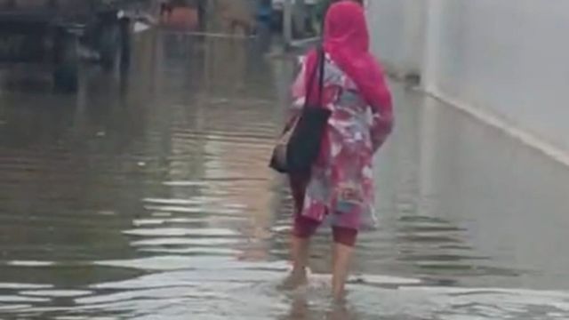 मानसून की पहली बारिश ने खोली निगम के दावों की पोल, सोनीपत में सड़कों और गलियों में भरा पानी

