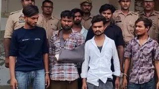 पुलिस की गिरफ्त में किन्नरों के साथ लूट करने के आरोपित