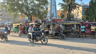 टोटो के आतंक से बेहाल कुरसेला