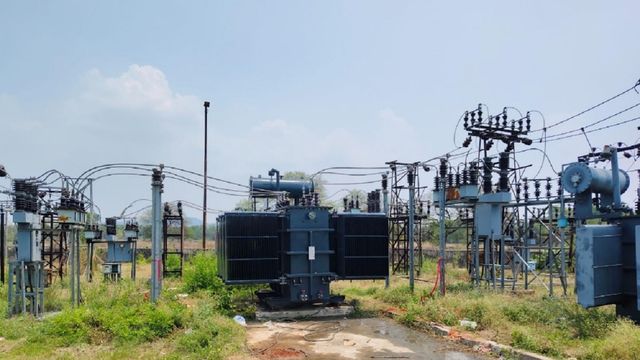 10 एमवीए ट्रांसफार्मर लगा, फिर भी चौकड़ी में बिजली बेपटरी! पलामू के हैदरनगर में 24 घंटे में सिर्फ दो घंटे सप्लाई
