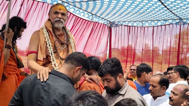 'यूपी में है नकली हिंदुओं की सरकार, गाय को राजमाता घोषित कर असली हिंदू बनें'; लखीमपुर में बोले अविमुक्तेश्वरानंद
