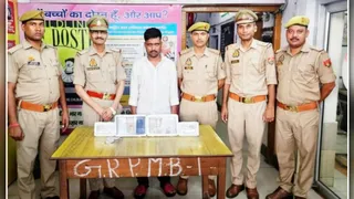 चोर के साथ जीआरपी टीम