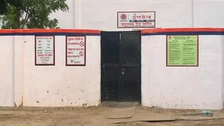 एकता चौकी क्षेत्र में गैस गोदाम, इसी में से सिलिंडर चोरी किए गए।