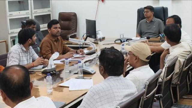 सिद्धार्थनगर में नामांकन में लापरवाही पर चार BEO को नोटिस, तीन अधिकारियों पर भी कार्रवाई के निर्देश
