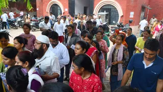 मम्मी अयोध्या, पापा लखीमपुर और बिटिया ने बाराबंकी में दिया UP TET एग्जाम।