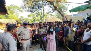 युवक की मौत के बाद साक्ष्य जुटाती एफएसएल की टीम। जागरण