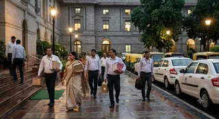 दिल्ली सरकार में कार्यरत 52 अधिकारियों का तबादला। (AI Generated Image)