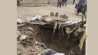 कटी हुई एप्रोच रोड।