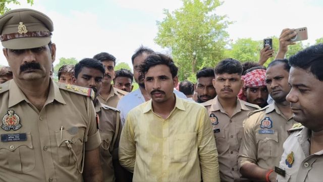 गाजीपुर में विद्युत संविदाकर्मी की ट्रांसफॉर्मर ठीक करते समय मौत, ग्रामीणों ने जाम किया सड़क
