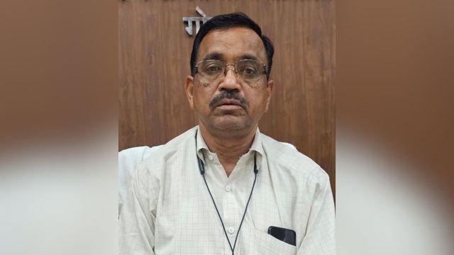गोंडा में रिकॉर्ड में हेराफेरी कर हथियाई नौकरी, सफाईकर्मी सस्पेंड
