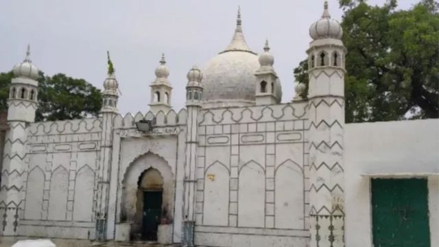 जलेसर बड़े मियां-छोटे मियां दरगाह की जात: एक लाख से अधिक श्रद्धालुओं के पहुंचने की उम्मीद, मेला में ड्रोन से निगरानी

