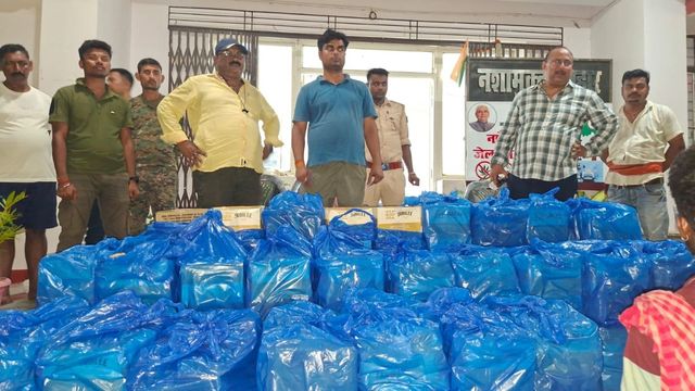 जमुई में सब्जियों की आड़ में शराब तस्करी का भंडाफोड़, 933 लीटर जब्त, बंगाल का युवक गिरफ्तार

