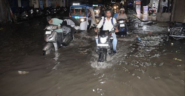 लो फिर डूब गया... नगर निगम के 116 'ब्लैक स्पॉट' वाले दावे हुए फेल, रविवार की बारिश में टापू बन गए कानपुर का ये इलाका
