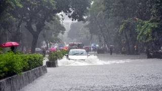 मुंबई में मानसून का रौद्र रूप। (एएनआई)