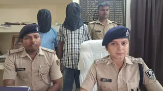मुजफ्फरपुर में पुलिस गिरफ्त में आरोपित।