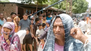 भिस्वा - सिकटा बार्डर पर प्रदर्शन करते ग्रामीण । जागरण