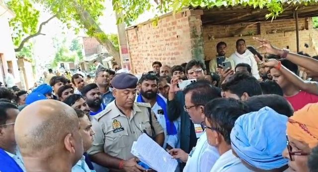 देवरिया में 24 घंटे बाद भी नहीं हो मृतक राजू का अंतिम संस्कार, पुलिस रही परेशान