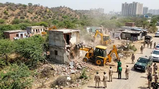 सोहना में वन विभाग की जमीन पर अवैध निर्माणों पर चलेगा बुलडोजर।