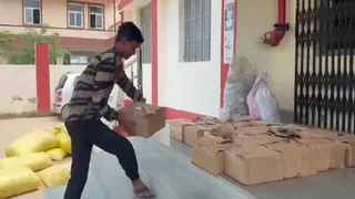 बिहार पुलिस ने 315 लीटर अवैध विदेशी शराब जब्त की। जागरण