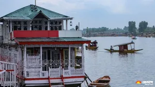 भारत और दुनिया का इकलौता तैरता हुआ डाकघर (Image Source: AI Generated)
