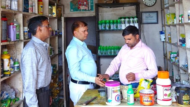 बाराबंकी में नकली कीटनाशक पर बड़ी कार्रवाई, एक लाइसेंस निलंबित और नोटिस जारी
