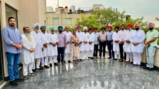 पूर्व सीएम चरणजीत सिंह चन्नी, पूर्व डिप्टी सीएम सुखजिंदर रंधावा सहित सीनियर कांग्रेसी नेता।