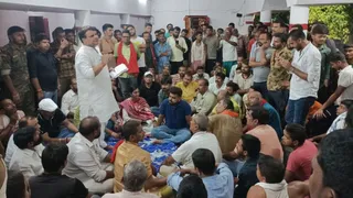 सहरसा के उग्रतारा मंदिर में न्यास सचिव की मनमानी पर भड़के ग्रामीण, डीएम के निर्देश पर जांच करने पहुंचे अधिकारी