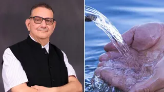 नेशनल इंस्टीट्यूट ऑफ अर्बन अफेयर्स के पूर्व निदेशक हितेश वैद्य बताते हैं कि ये वर्षा कभी संकट लेकर नहीं आती है। बल्कि यह अधूरी तैयारियों की पोल खोलती है।