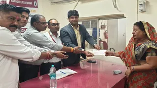 फोटो चेक प्रदान करते पीएनबी मंडल प्रमुख, गिद्दी पी ओ व अन्य।