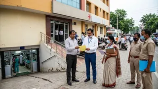 बेसमेंट में चल रहे 10 निजी अस्पतालों को अधीक्षक ने थमाई नोटिस। AI जेनरेटेड फोटो