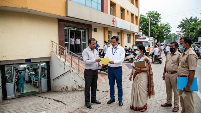 जौनपुर में बेसमेंट में चल रहे 10 प्राइवेट अस्पतालों को नोटिस जारी, DM के निर्देश पर हुई कार्रवाई
