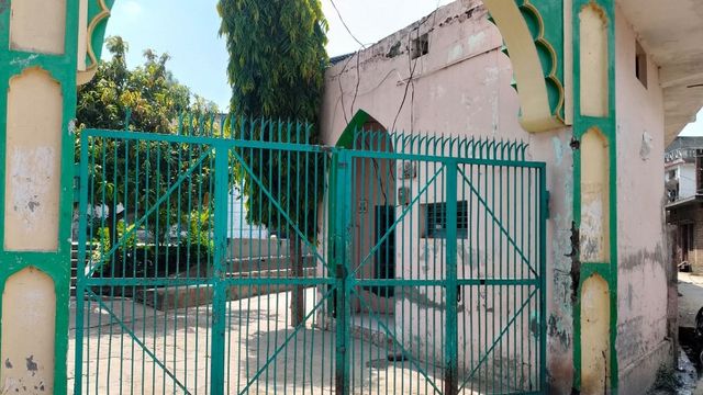 मतांतरण में मौलाना और बेटे पर मुकदमा दर्ज, कब्रिस्तान की भूमि पर अवैध कब्जा कर किया मदरसा निर्माण
