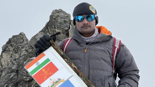 UP के गांव का जांबाज पहुंचा वर्जिन पीक पर... लहराया तिरंगा, 8,583 फीट ऊंची चोटी पर पहले कोई नहीं पहुंचा था