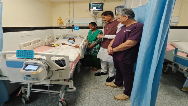 रक्षा राज्य मंत्री संजय सेठ की पहल से झारखंड की फुटबॉलर दिव्यानी के भाई को मिला नया जीवन
