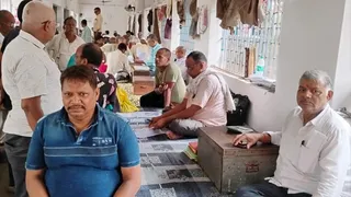 कातिब और स्टांप वेंडर चिंतित। फोटो जागरण