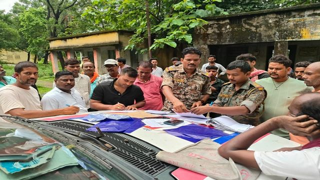 बोकारो में शादी की खुशियां मातम में बदलीं, सड़क हादसे में तीन युवकों की दर्दनाक मौत
