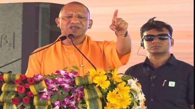 'हिंदुओं की आस्था पर बोलने वाली सपा-कांग्रेस वक्फ पर चुप क्यों', प्रतापगढ़ में विपक्ष पर बरसे CM योगी
