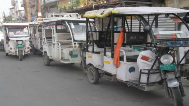 बठिंडा में मोबाइल ऐप से चलते-चलते बंद हो रहे ई-रिक्शा, चालकों और यात्रियों में बढ़ी चिंता