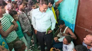 हेडमास्टर को बनाया बंधक। (जागरण)