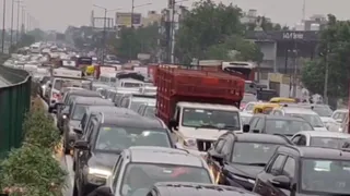गुरुग्राम में NH-48 पर सड़क धंसने से 10 किमी लंबा जाम