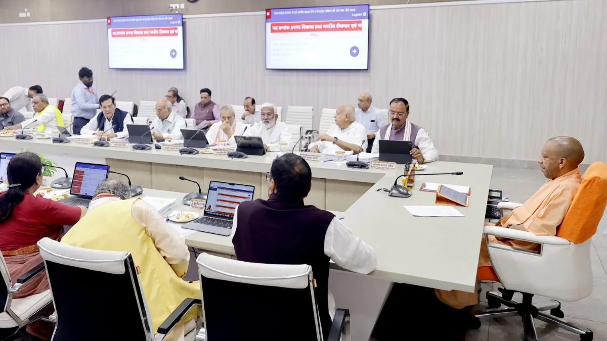 यूपी में रेल लाइन का होगा विस्तार, योगी कैबिनेट ने सिंचाई विभाग की जमीन रेलवे को देने की मंजूरी दी