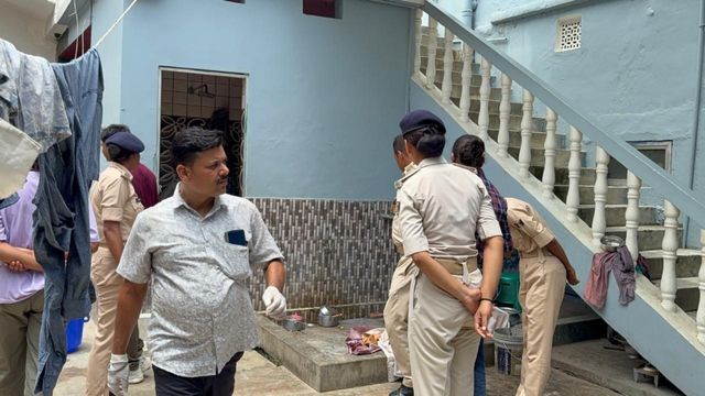 सहरसा में सील घरों का ताला तोड़ बना दिया 'कोठा', 18 लड़कियां-ग्राहक गिरफ्तार; कंडोम और टेबलेट का जखीरा बरामद
