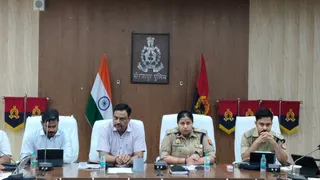 मुख्यमंत्री योगी का मीरजापुर दौरा: मां विंध्यवासिनी दर्शन और विकास कार्यों की समीक्षा।