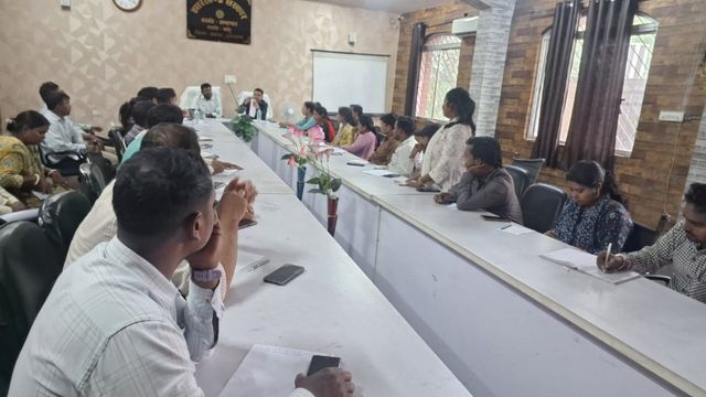 Jharkhand SIR में लापरवाही पर सख्ती, 7 BLO और सुपरवाइजरों का वेतन रोका
