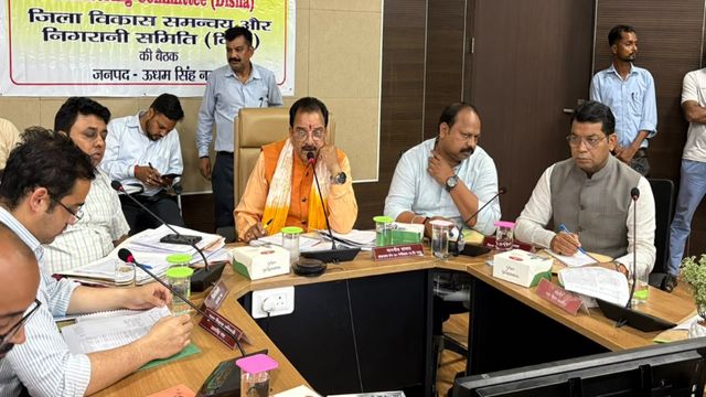 उत्तराखंड: दो बार बुलाने पर भी बैठक में नहीं आए अफसर, तो सांसद ने पुलिस से उठवा लिया
